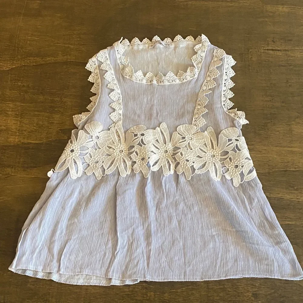 Floral Lace Light Blue and Cream Sleeveless Blouse - Picture 2 of 6